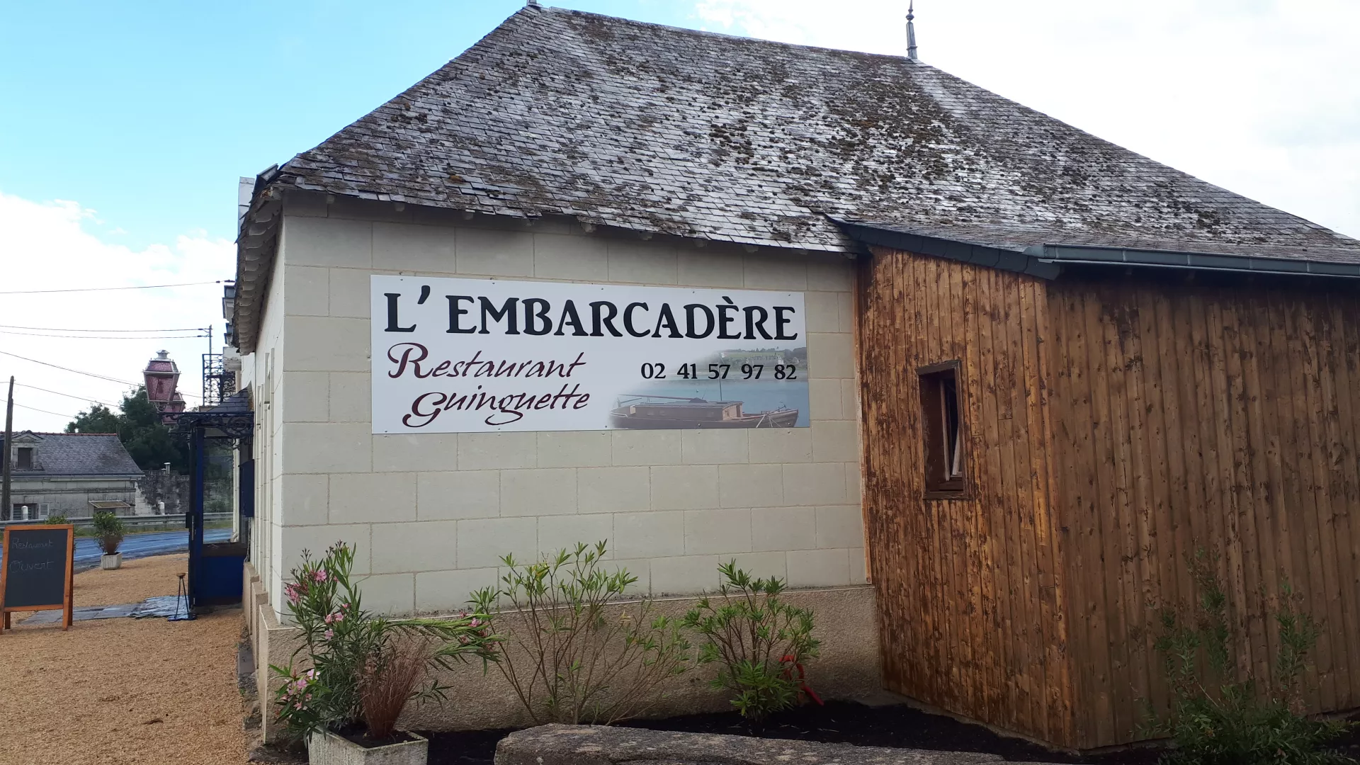 Restaurant Guinguette Lembarcad Re La Menitre Anjou Tourisme