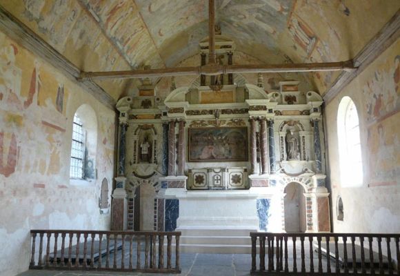 eglise-vieux-bourg-interieur