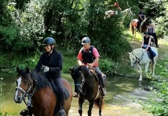 ménaz équitation