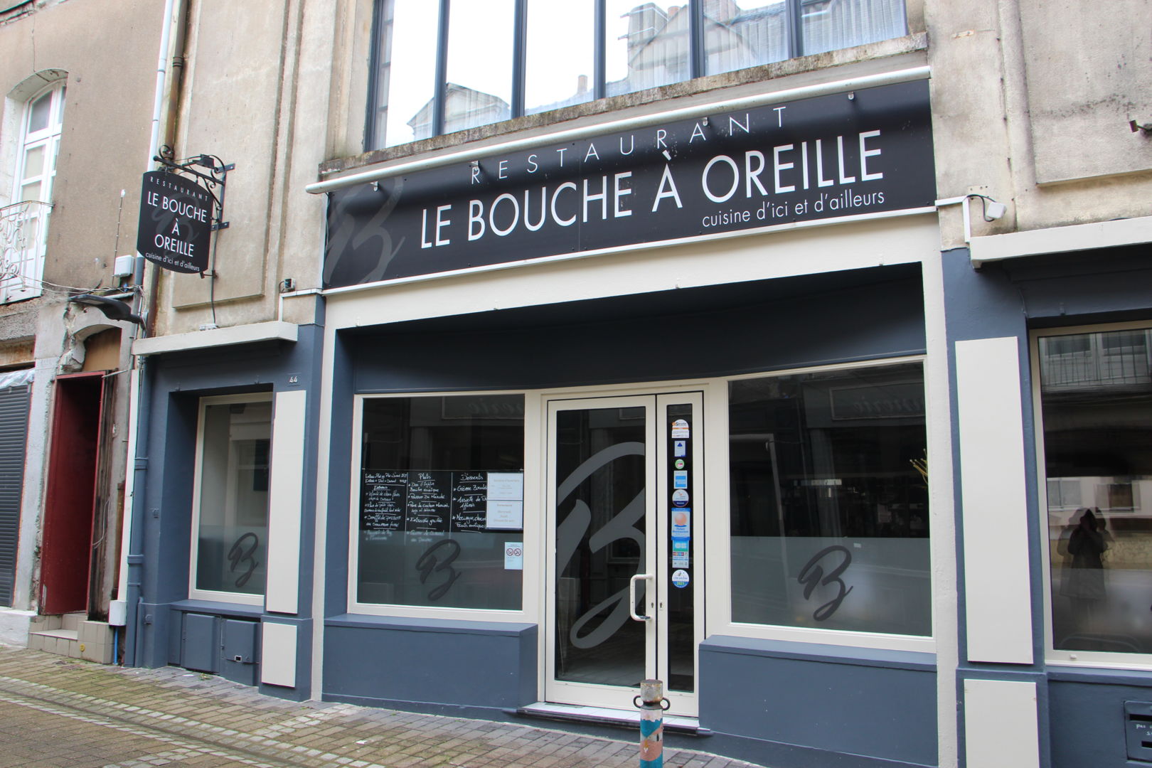 Le Bouche à Oreille