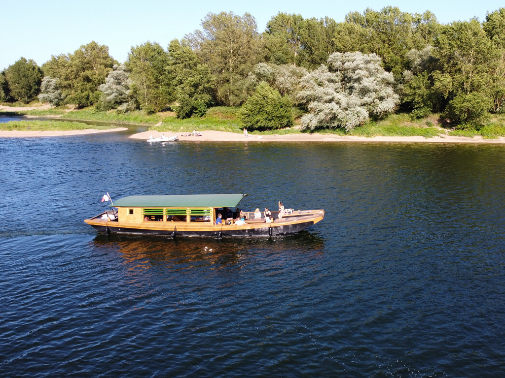 Détours en Loire - Une grillade en bateau