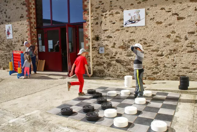 La Grange Aux Jeux Neuvy En Mauges