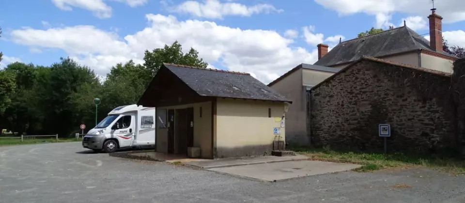 Aire Camping car Valanjou — photo 5