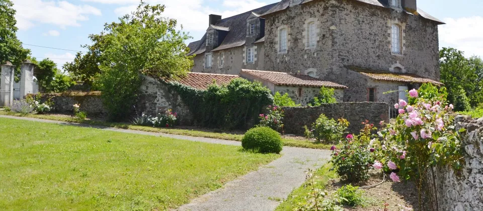 chateau-de-l-aunay-gontard-neuvy-en-mauges-PCU49 - ©M et Mme de Becdelièvre
