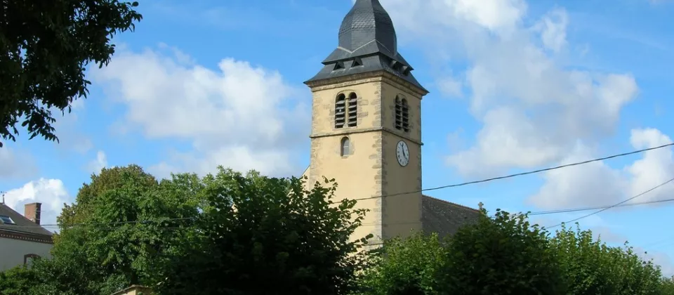 Eglise de Cernusson à côté de la motte féodale_1 - ©Estelle DAUVERGNE