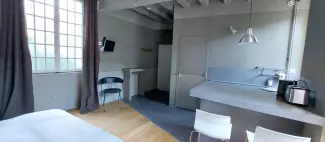 La Grande Chambre - Maison du Corbelier de Belligan - Angers - vue kitchenette_1