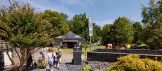 https://reservation.destination-angers.com/medias/images/prestataires/2952291-entree_du_musee_de_l_ardoise_copyright_alexandre_lamoureux_destination_angers_26174_1920px.jpg_1