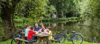 pique-nique-boire-ste-catherine-bouzille-oa-loire-a-velo-osez-mauges-lav-famille-©Sebastien Gaudard (3)