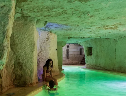 Séjour insolite avec chambre et piscine troglodytique entre Saumur et Montsoreau