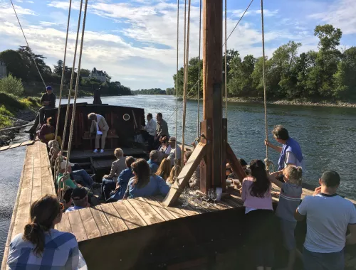 NAVIGATION SUR LA LOIRE AVEC «LE CINQUIÈME VENT»