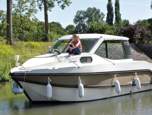 Capitaine de bateau habitable pour un week-end sur les rivières de l'Anjou