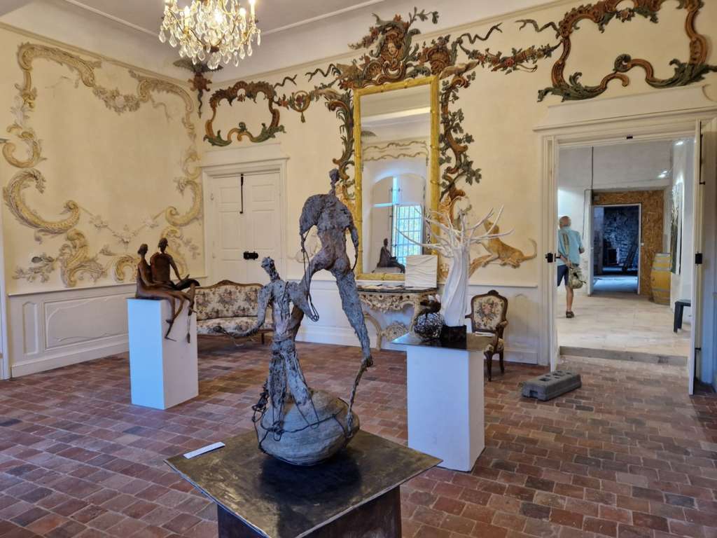 CHATEAU DE CASCASTEL - Salle des Gypses, sculptures de Laurence Mas