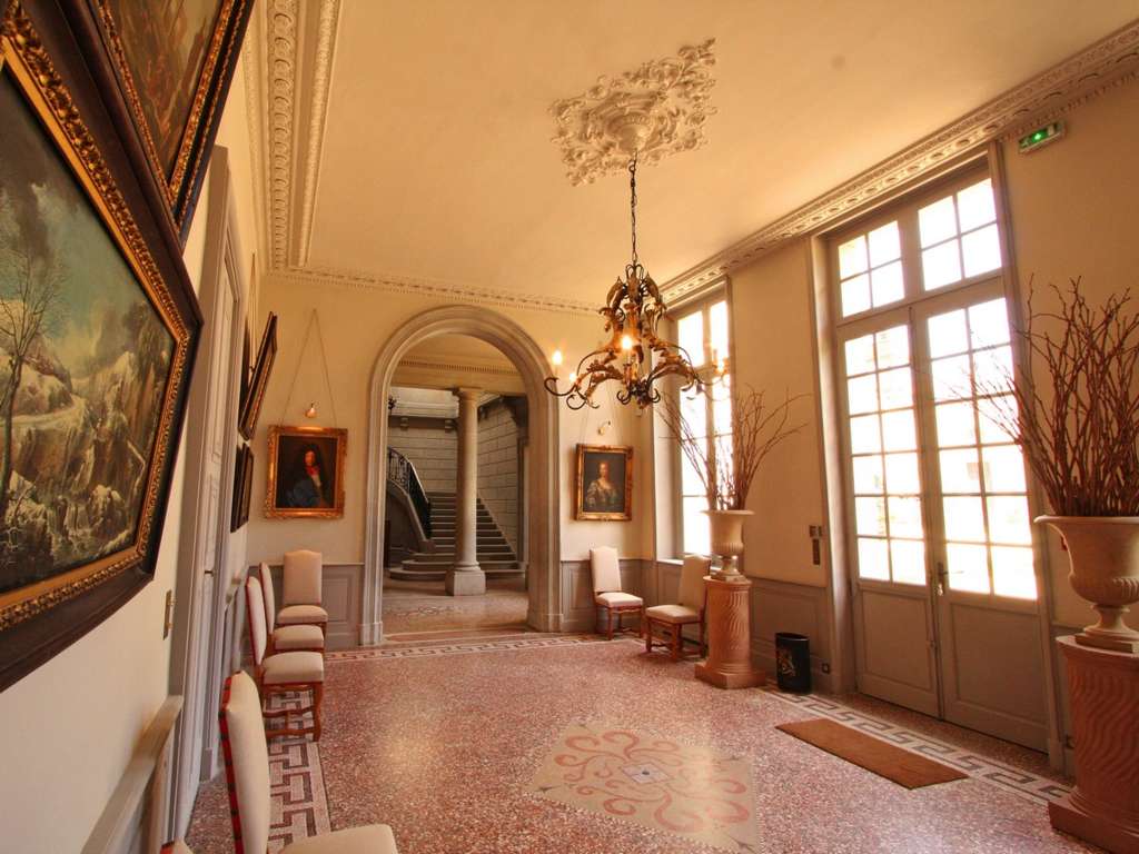 CHATEAU DE PENNAUTIER VESTIBULE