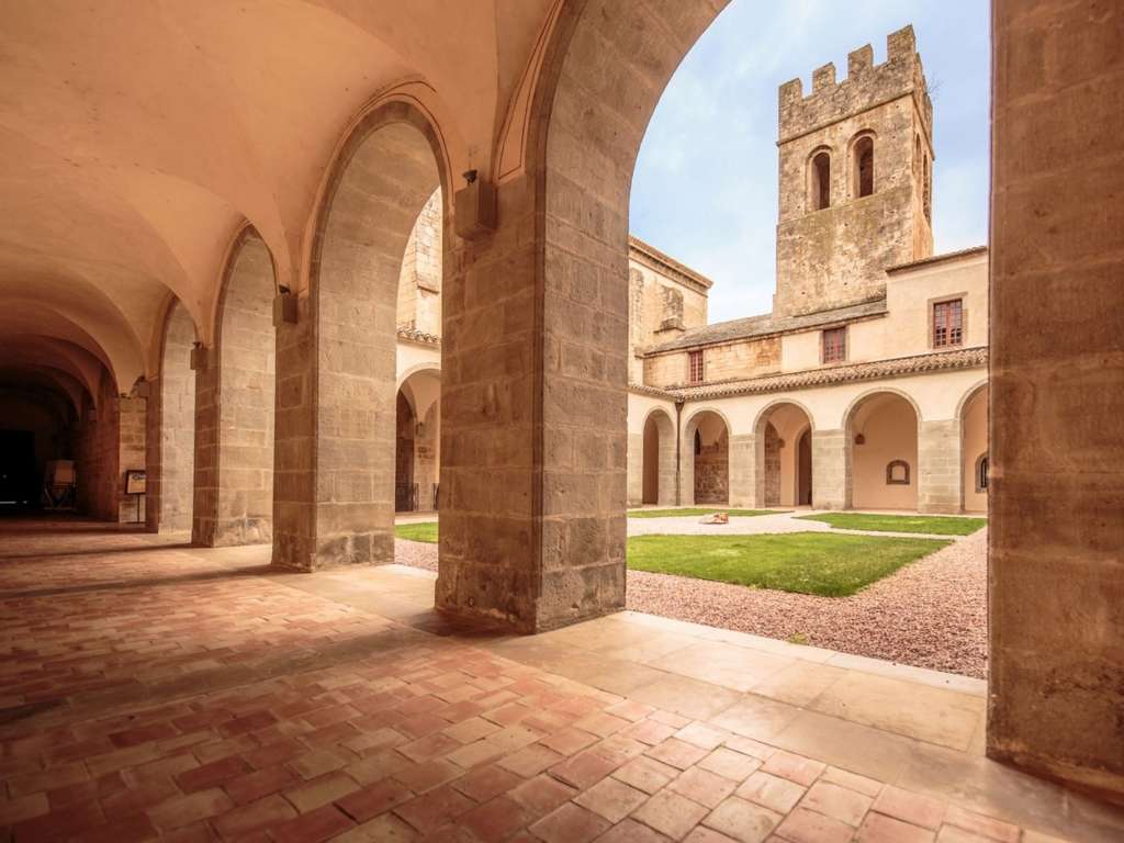 CLOITRE ABBAYE CAUNES