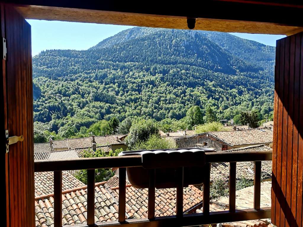 Montsegur-Chambres-et-table-d-hotes