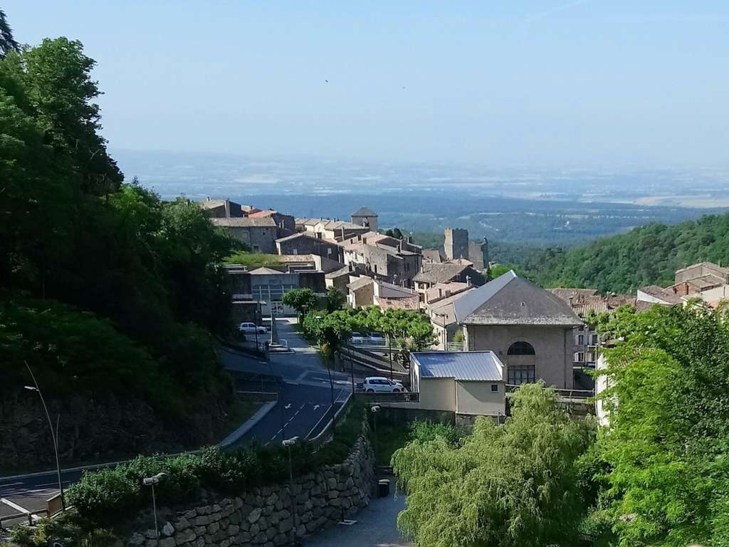 OIT DE LA MONTAGNE NOIRE-BUREAI DE SAISSAC ET VILLAGE DEPUIS LA PROMENADE