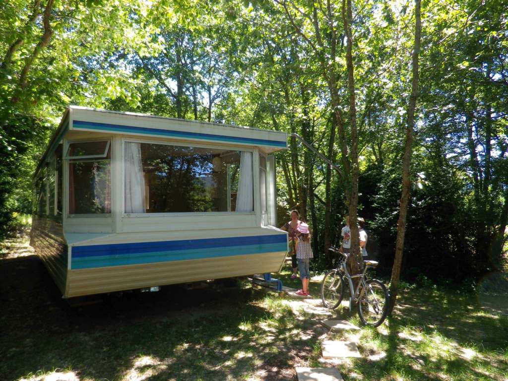 mobil-home-blue-exterior-stacaravan-HHQ-web