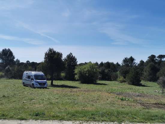 AIRE DE STATIONNEMENT POUR CAMPING-CARS - ESPACE COLLIN'