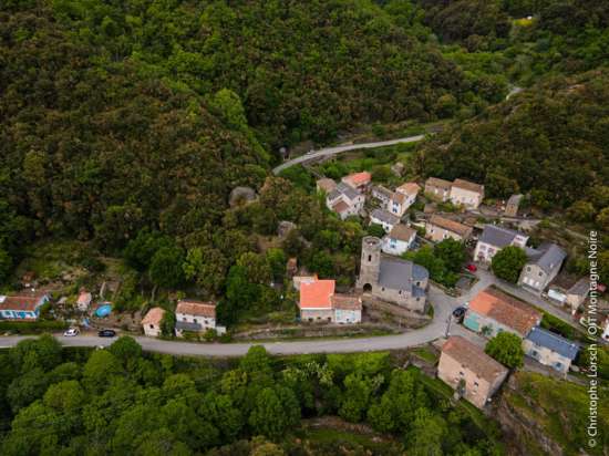 vue aérienne de Miraval-Cabardès