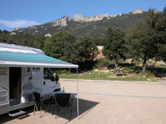 AIRE DE SERVICES POUR CAMPING-CARS