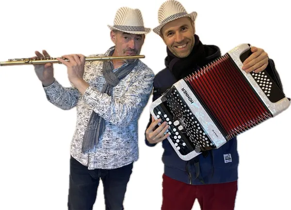 Marché du mardi matin à Laissac : animation musicale avec Le Duo