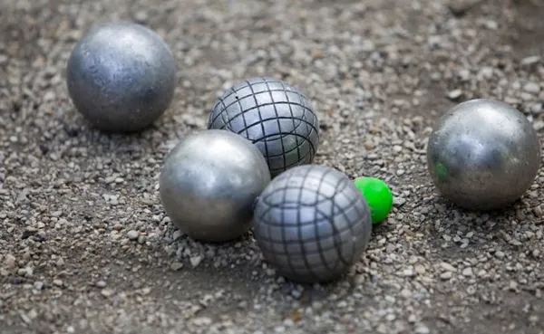 Concours de pétanque