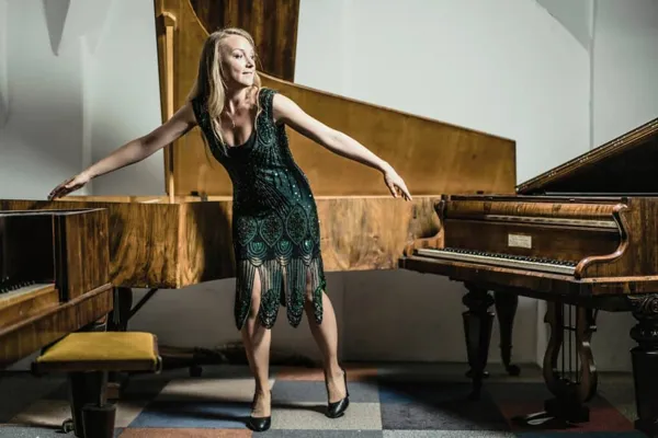 A cordes pincées et frappées