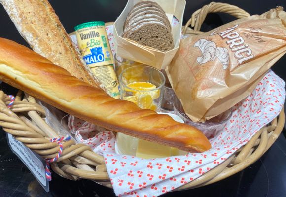 3-La Korrigane Chambre hote Binic Etables sur mer Panier petit dejeuner