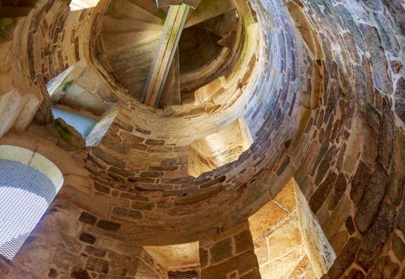 Château de la hunaudaye-escalier histoire de la tour militaire
