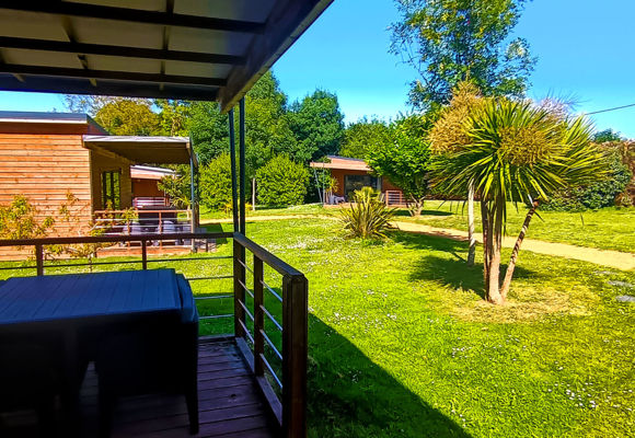 Vue de la terrasse d'un chalet Baobab - 4pers - 2ch - 1sdb