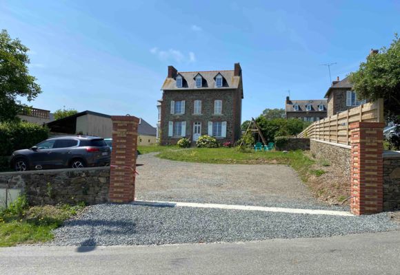 8-La Korrigane Chambre hote Binic Etables sur mer Entree et parking