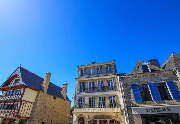 A la découverte du patrimoine de Guémené sur Scorff _Vue façades_crédit Loïc Kersuzan-Morbihan Tourisme_Libre de droits sans limite de temps