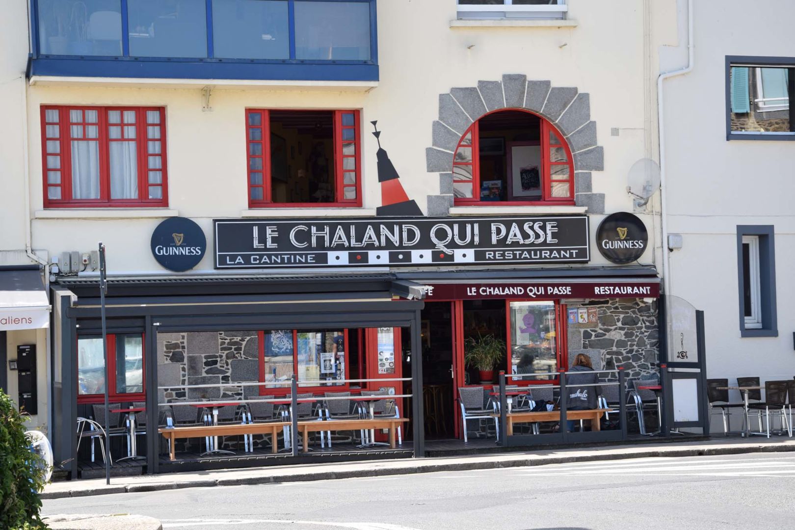 Le Chaland qui passe