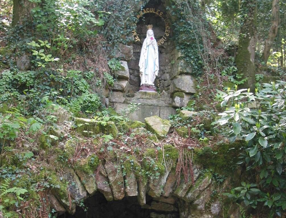 Chapelle et Grotte de Notre-Dame de Lourdes