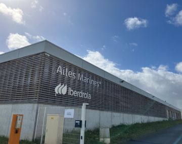 Visite de la base de maintenance terrestre du parc éolien marin