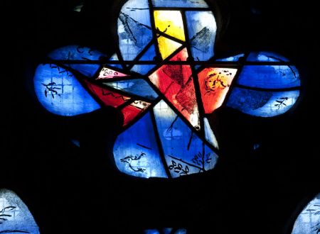 Chapelle du Saillant avec vitraux de Marc Chagall_3