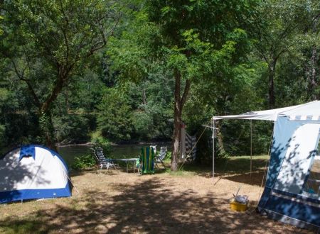 Soleil d Oc - Monceaux-sur-Dordogne - Camping pitch on the banks of the Dordogne_3