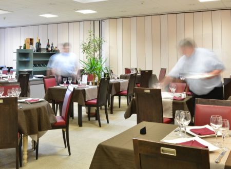 Restaurant of the Noemys Brive hotel_4