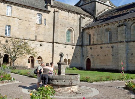 AbbayeAubazine-vueAbbatiale_2