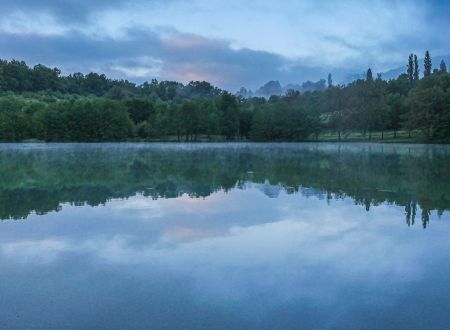 Corrèze Tourisme_GR46_Aube sur le lac du Causse_© David Genestal_juin 2024