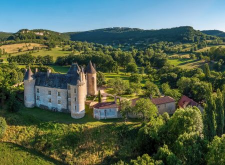 Vue aérienne du Château de Montal_1