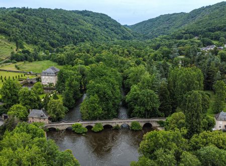 Corrèze Tourisme_GR46_Gorges de la Vézère Le Saillant_© David Genestal_juin 2024