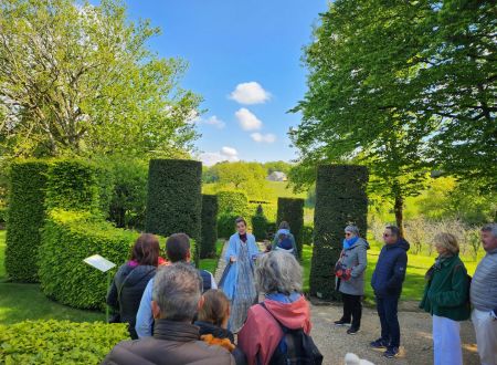 Eyrignac_visite_théâtralisee avec Henriette