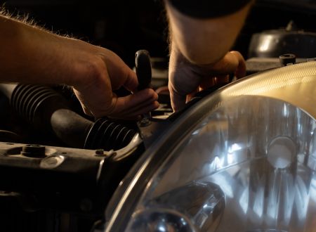 car-mechanic-6260377_1280