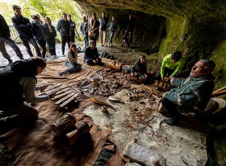 Atelier Musique des origines - La Roque Saint-Christophe à Peyzac le Moustier