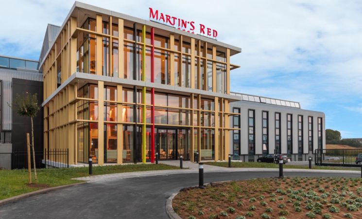Martin's Red - façade