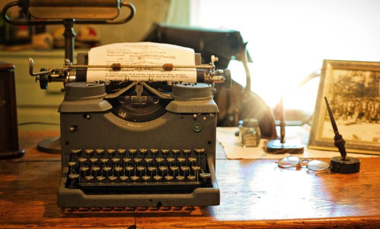 Machine à écrire bureau ancien