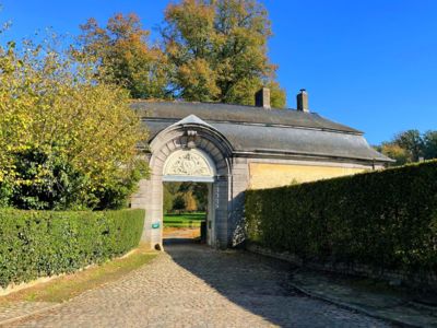 De oude abdij van Aywiers