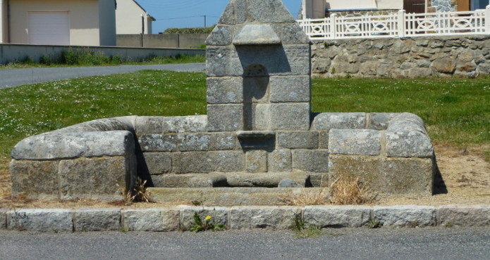 Fontaine saint sauveur ile grande, Marine Peillet