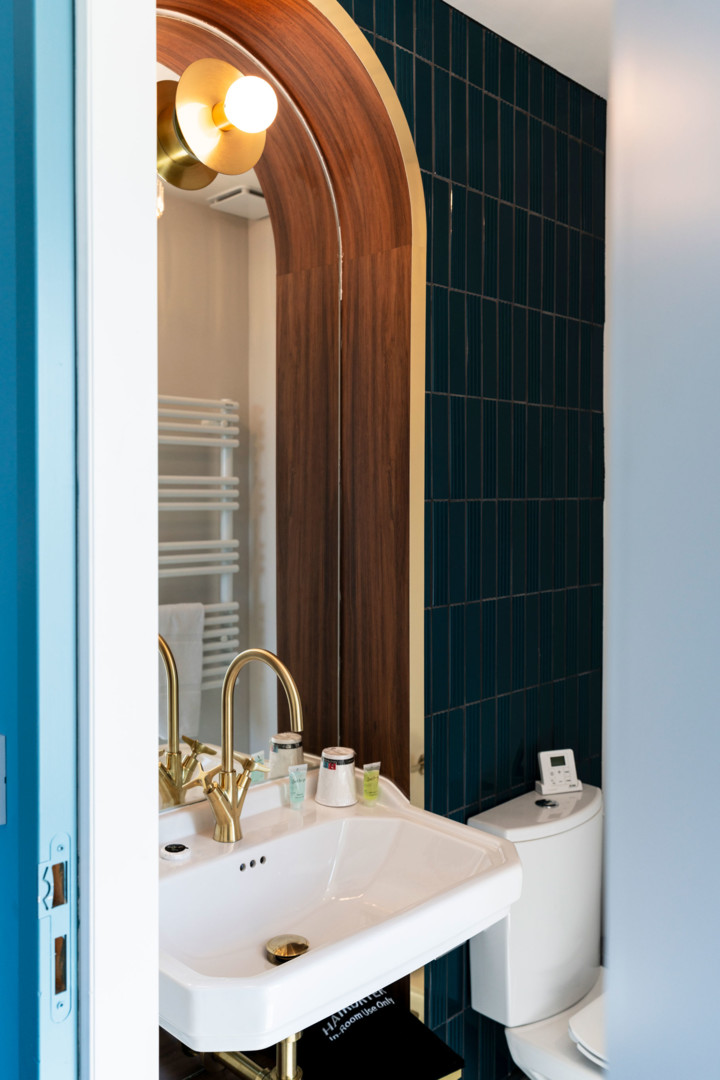 Salle de bain avec douche chambre STANDARD